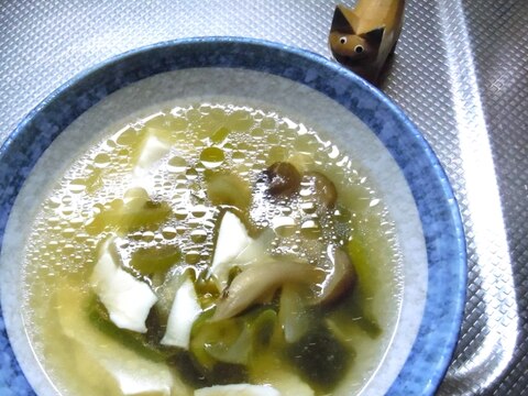 ほんのり生姜香るたっぷりきのこスープ
